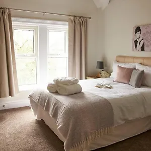  Villa Comfy Big 7 Bedroom Townhouse
